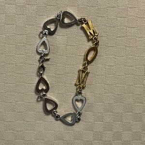 Avon vintage 7.5” silver tone & gold tone MOM bracelet with heart links.